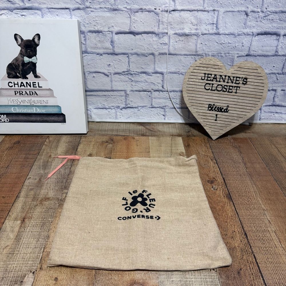Converse Golf Le Fleur Shoestring Burlap Jute Dust Bag
Pre owned good condition